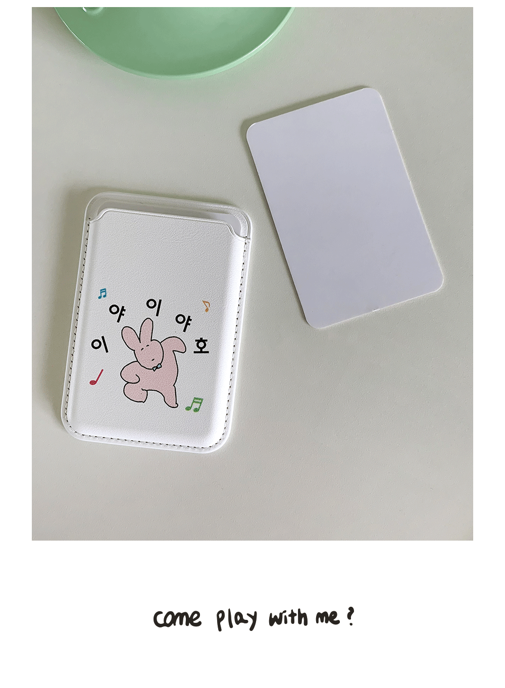 19_MagSafe-Card_Rabbit-Iya-iya-ho_03.gif